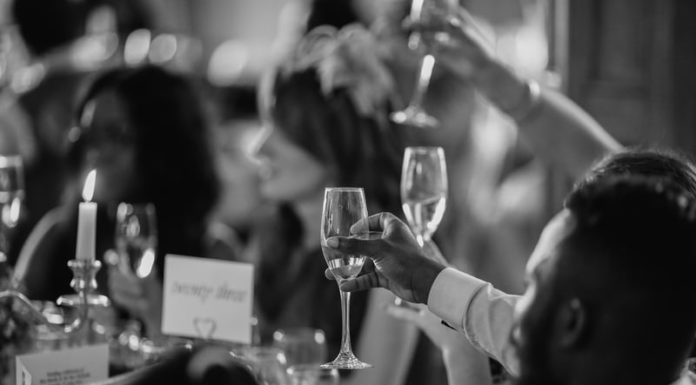 CHAMPAGNE A PICCOLI SORSI