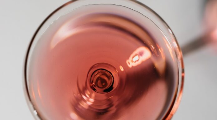 ROSA POSITIVO: Il vino rosa italiano il 12 maggio